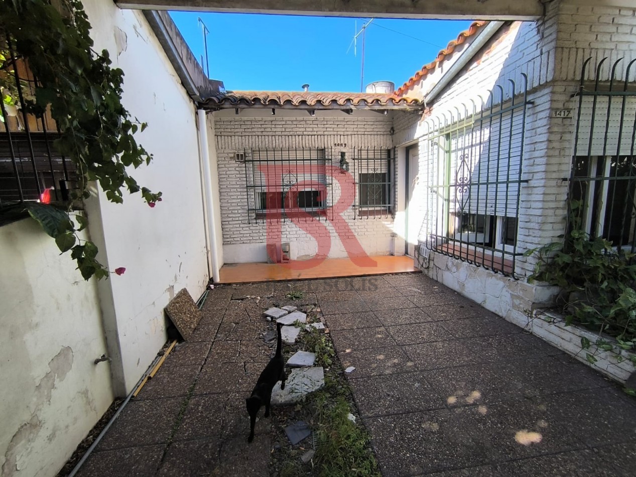 LP - venta hermosa casa con patio y parrilla a metros de la estacion de Don Bosco