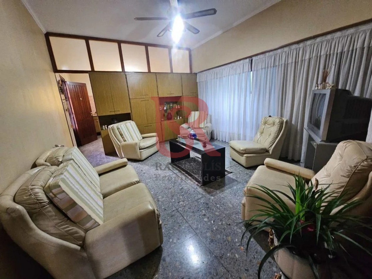 AM. Excelente Casa en Venta 3 ambientes con cochera - Quilmes Oeste