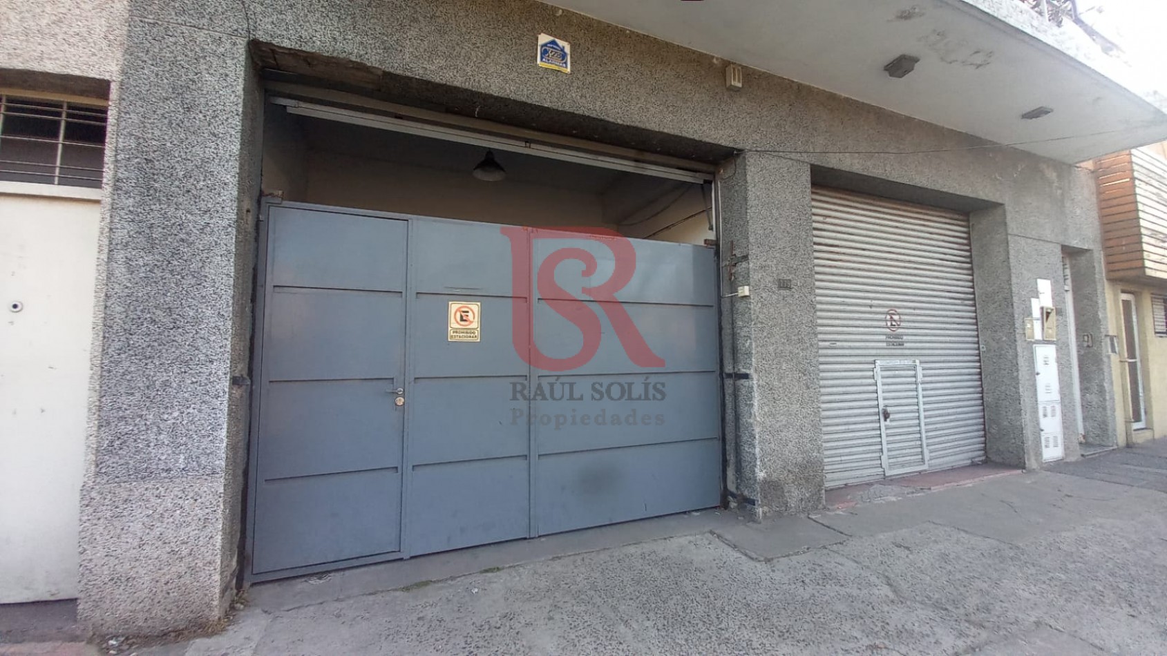 DN - Galpon con oficinas y dos baños en venta!! Av. La Plata