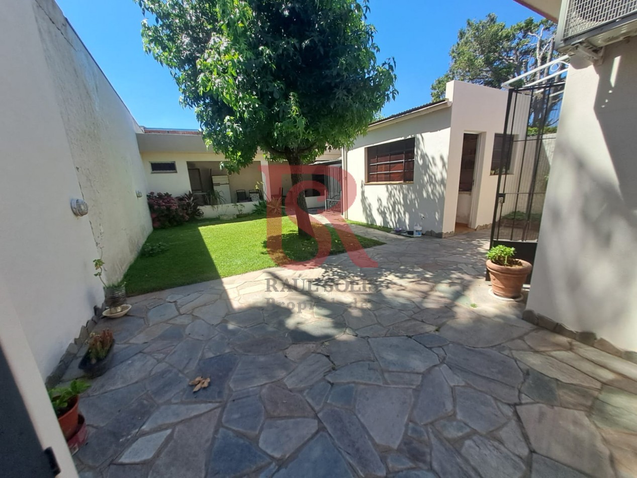 GZ - Casa tres ambientes Excelente  Estado  cochera 