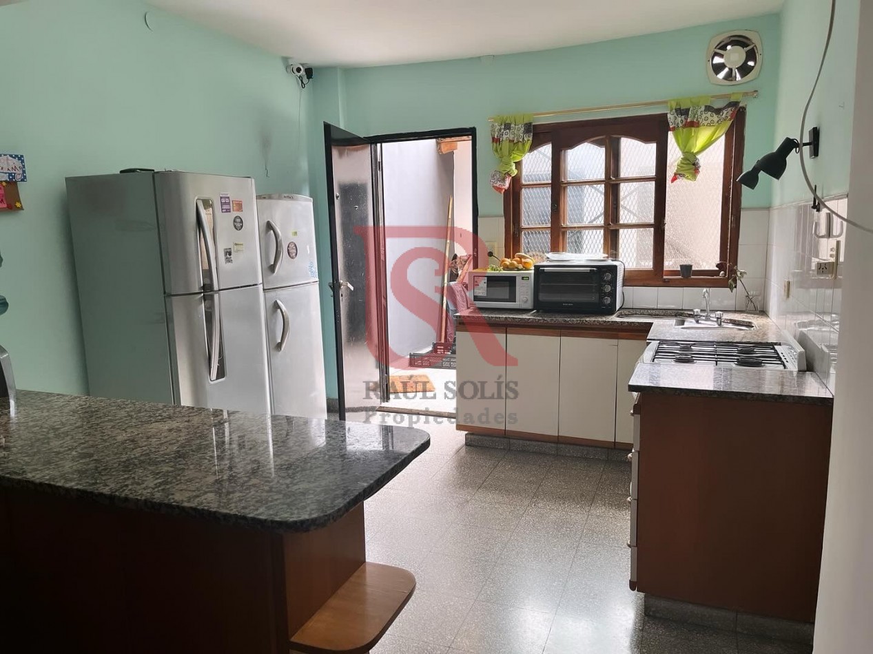 GV- Casa con amplio local en venta!