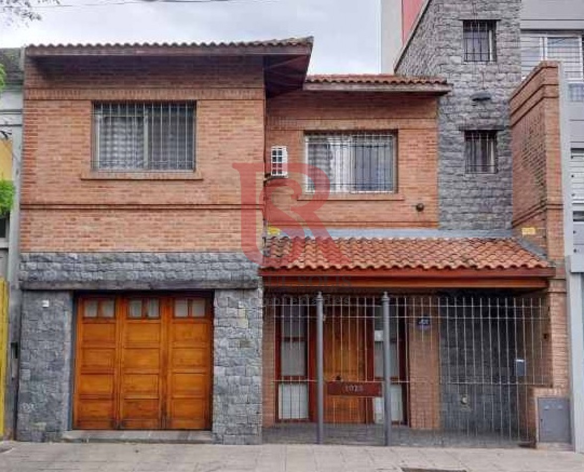 LP - RETASADA Hermosa casa 4 ambientes con quincho, pileta y garaje en Quilmes centro