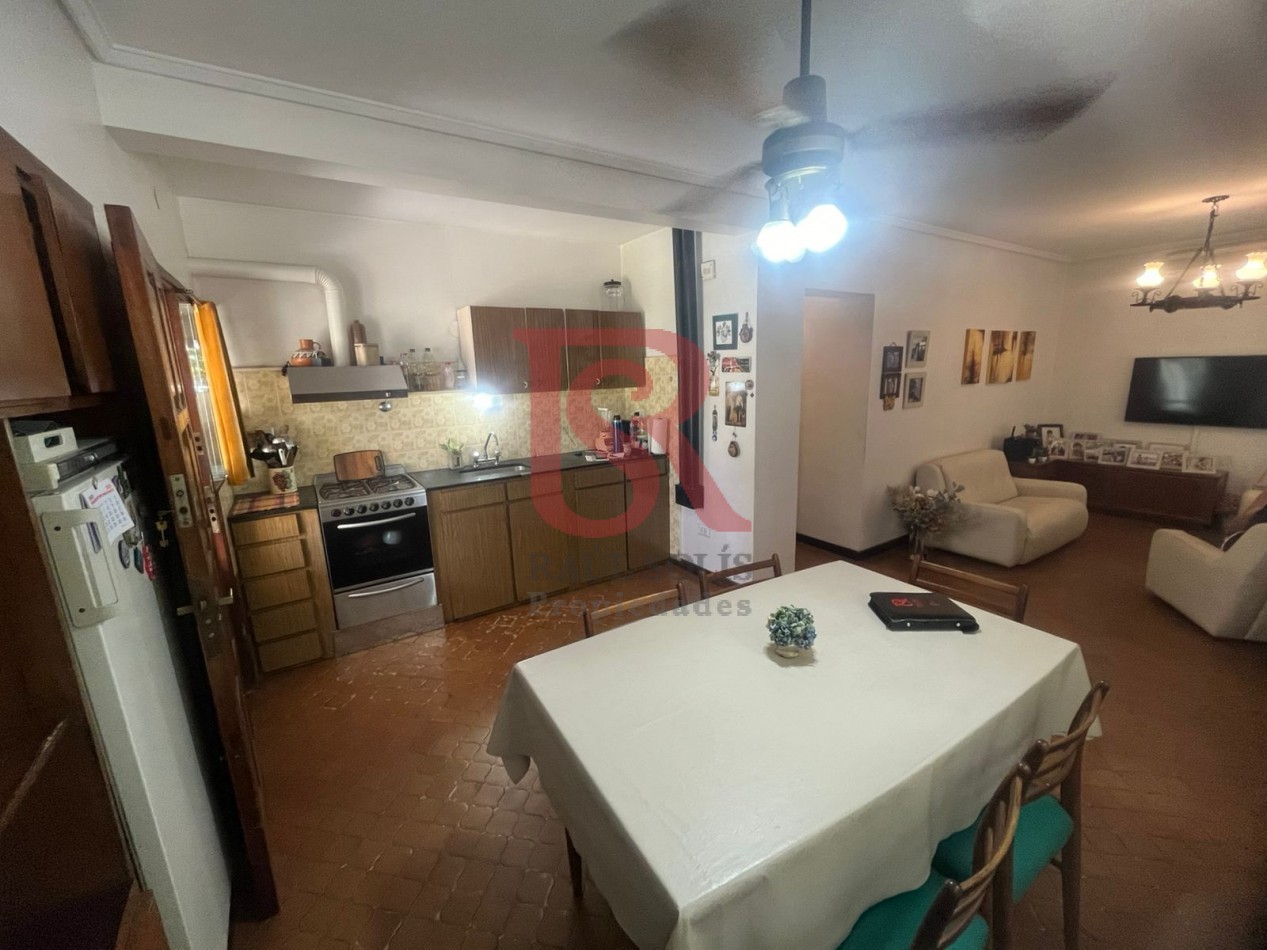 GZ- casa desarrollada en esquina super luminosa en Excelente Estado