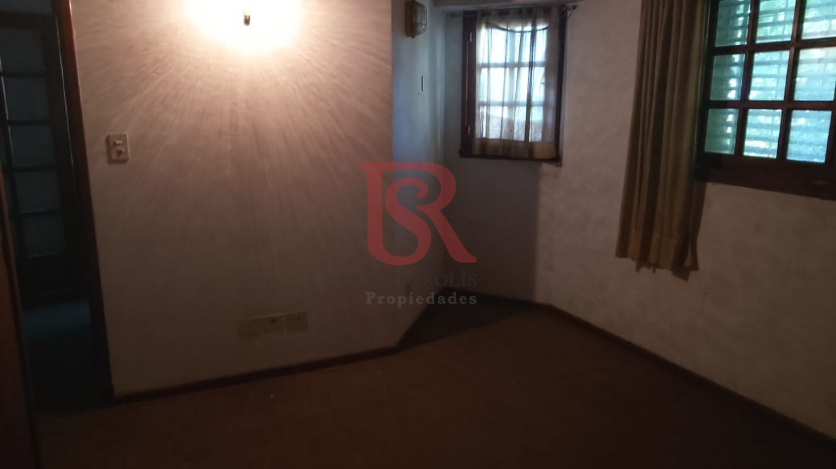 LP - Venta hermosa casa estilo tradicional de 5 ambientes en Barrio Parque, Bernal