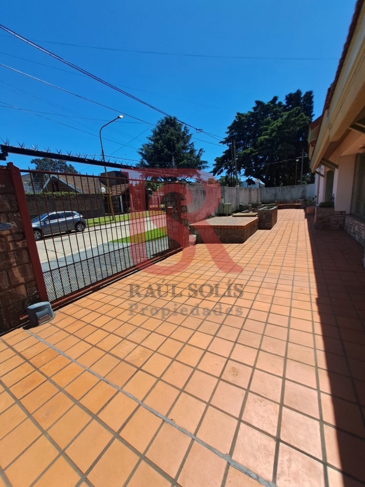 GZ- Imponente Casa en Esquina 