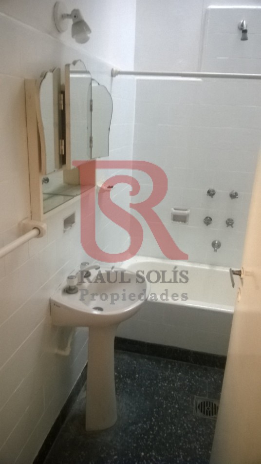 FV  Ph 2 ambientes en alquiler sobre calle Uriburu esquina Brandsen 