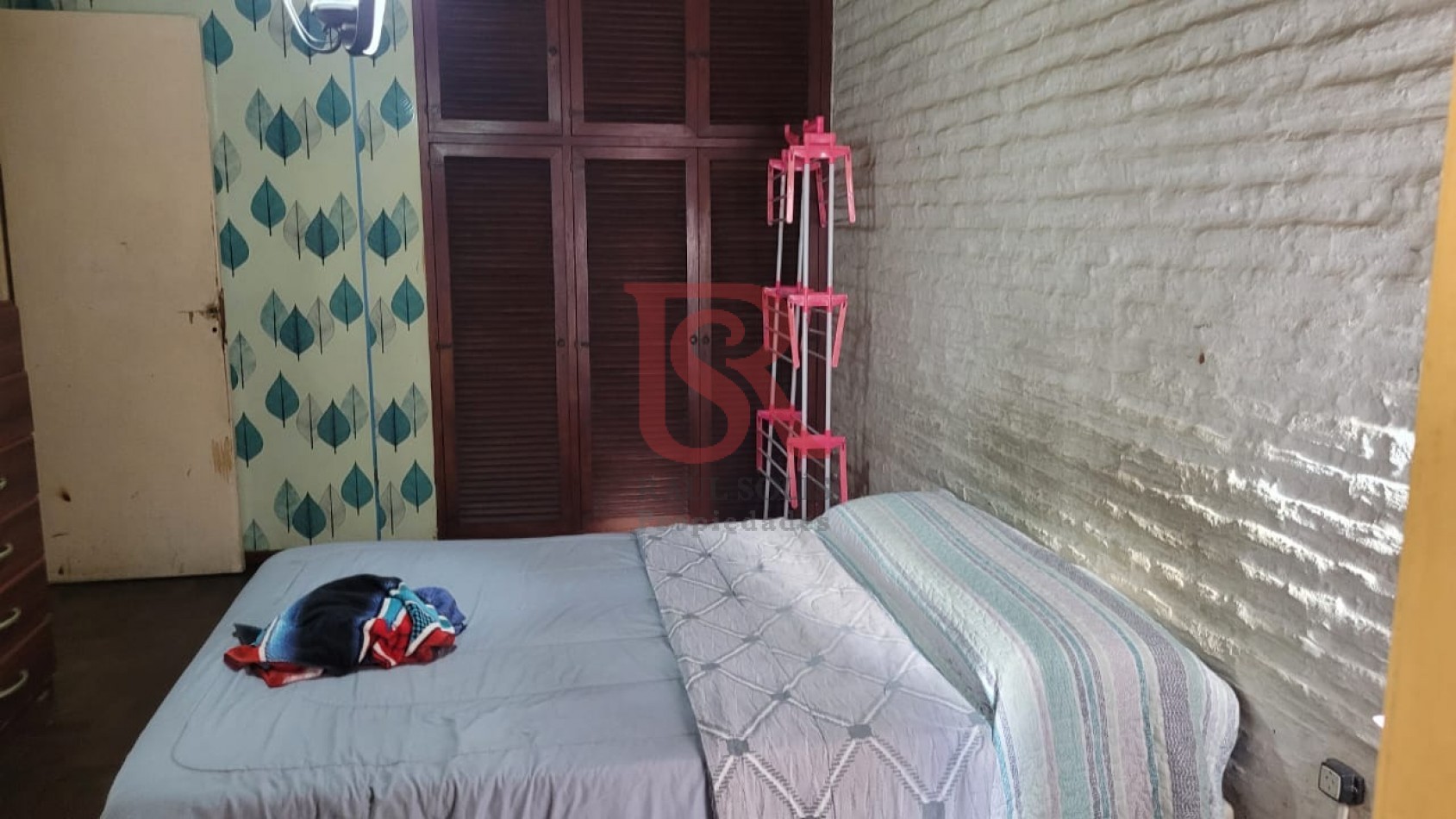 ES- VENTA CASA 5 AMBIENTES CON FONDO APTA CREDITO