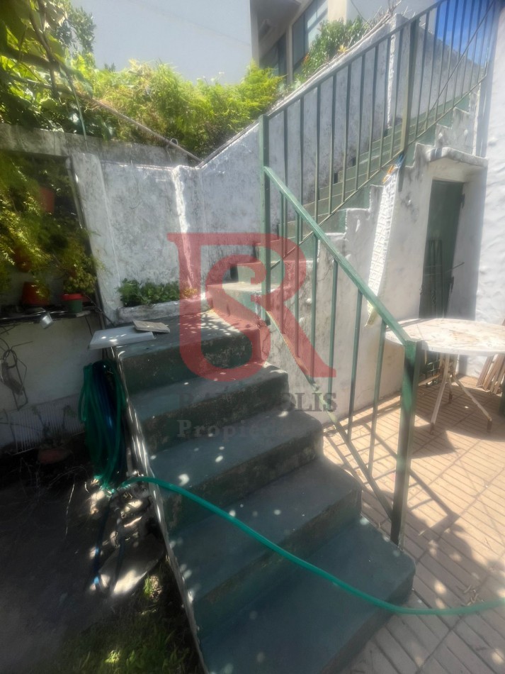 GZ- casa desarrollada en esquina super luminosa en Excelente Estado