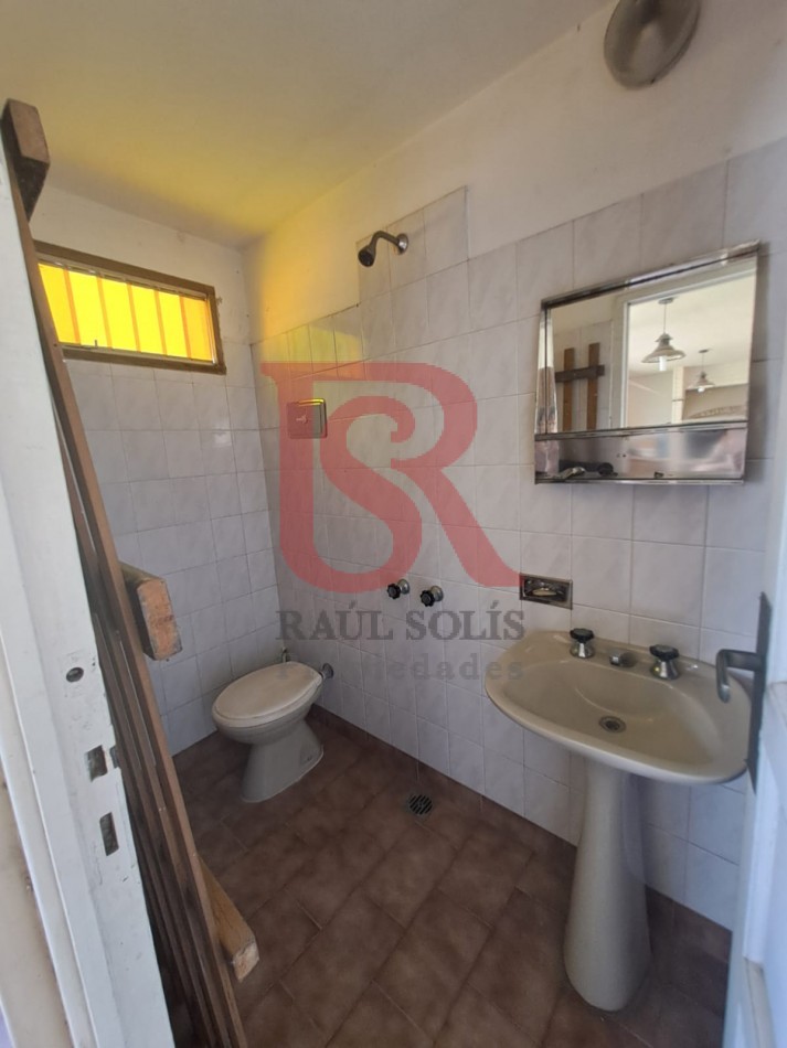 GZ - Casa tres ambientes Excelente  Estado  cochera 