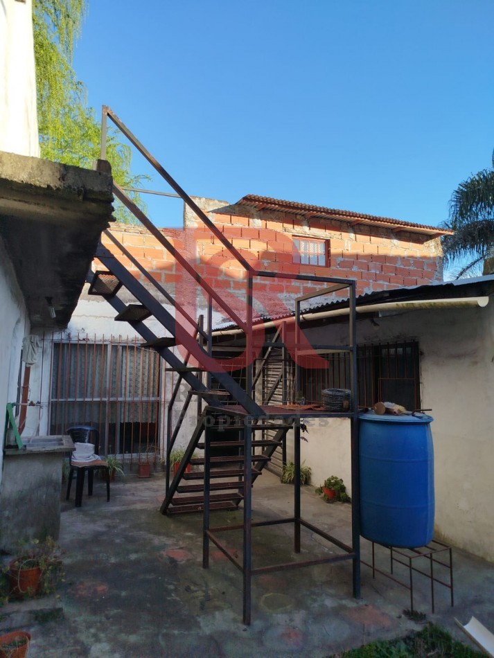 FV Casa en venta 4 ambientes, 220 m² - a metros de Universidad Jauretche y Metrobus