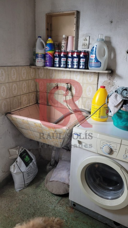 ES- VENTA CASA 5 AMBIENTES CON FONDO APTA CREDITO