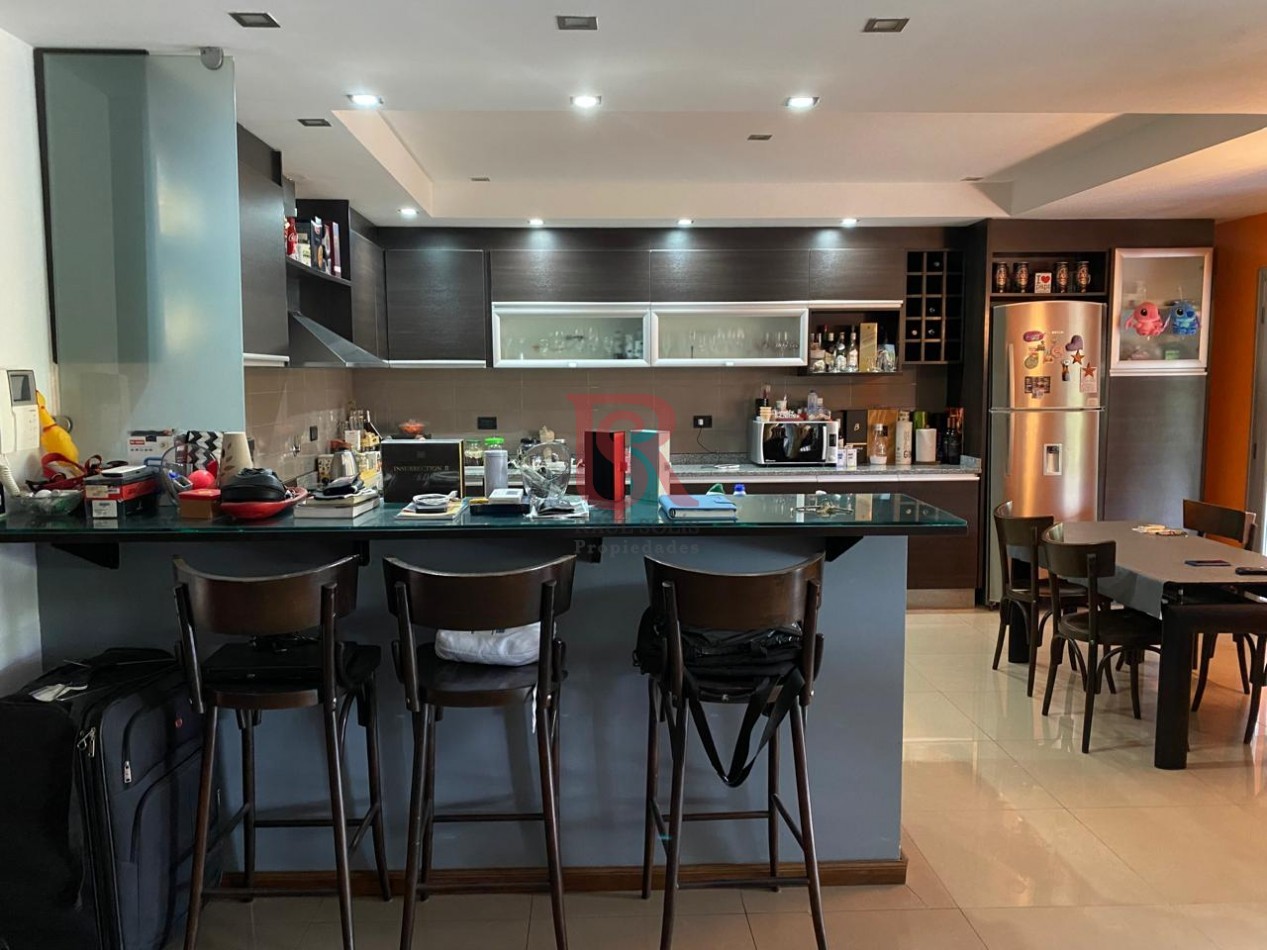 AM - Casa en Venta en tres plantas - Ideal inversores
