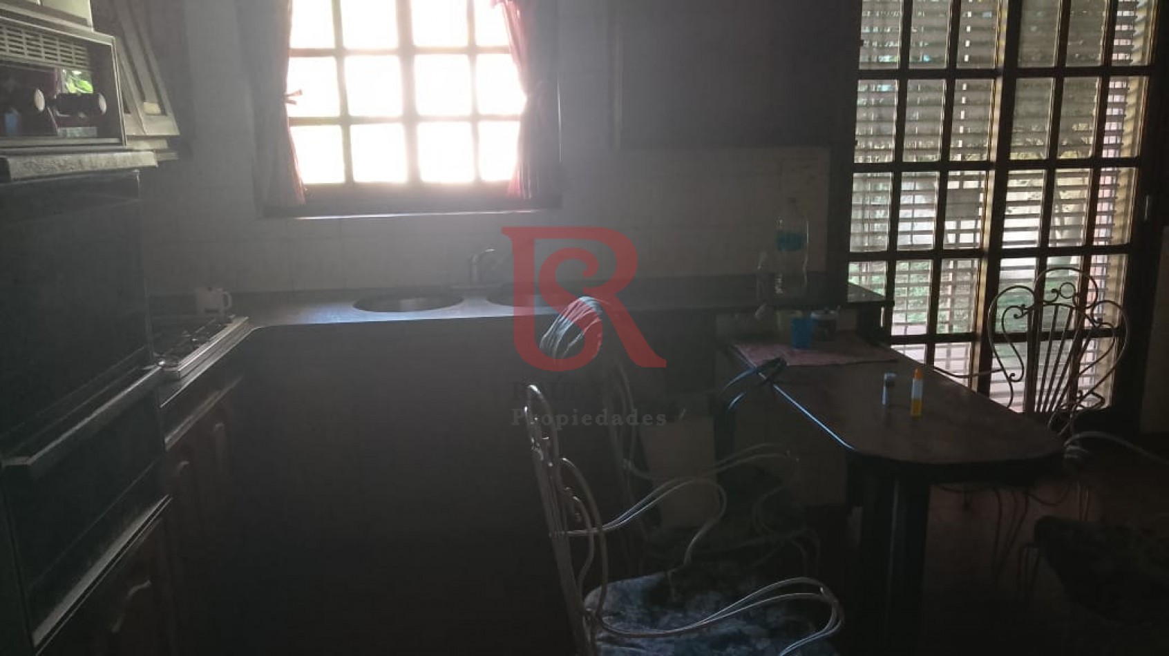 LP - Venta hermosa casa estilo tradicional de 5 ambientes en Barrio Parque, Bernal