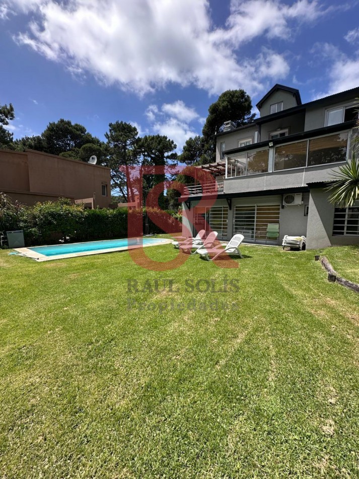 AZ- ESPECTACULAR CASA DE CATEGORIA con DEPTO PARA HUESPEDES en GOLF PINAMAR