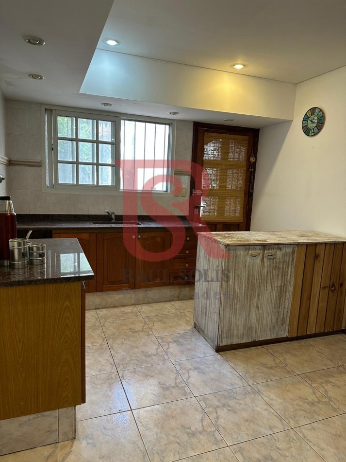 AV- Amplia casa en venta a pocas cuadras del mar