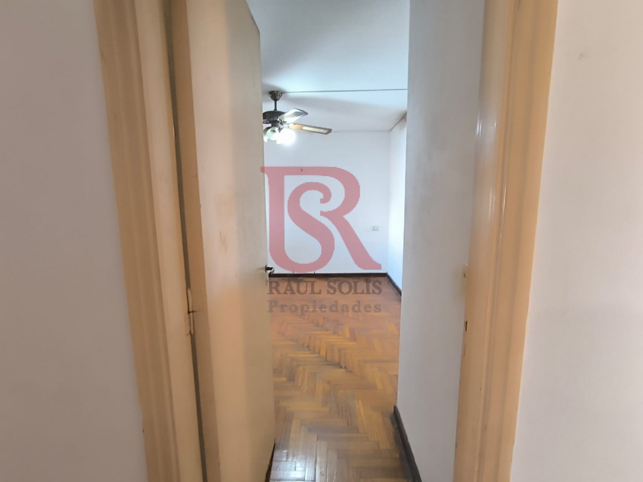 LP - venta hermosa casa con patio y parrilla a metros de la estacion de Don Bosco