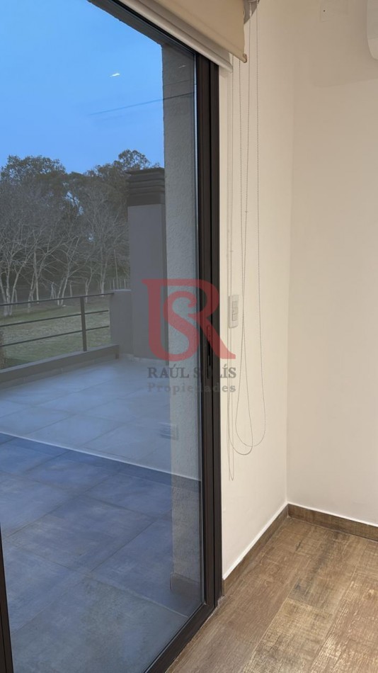 AM. Impecable Casa en Alquiler de 4 ambientes con Piscina