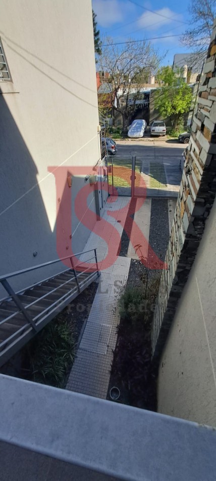 Gz - Precioso tres ambientes con cochera 