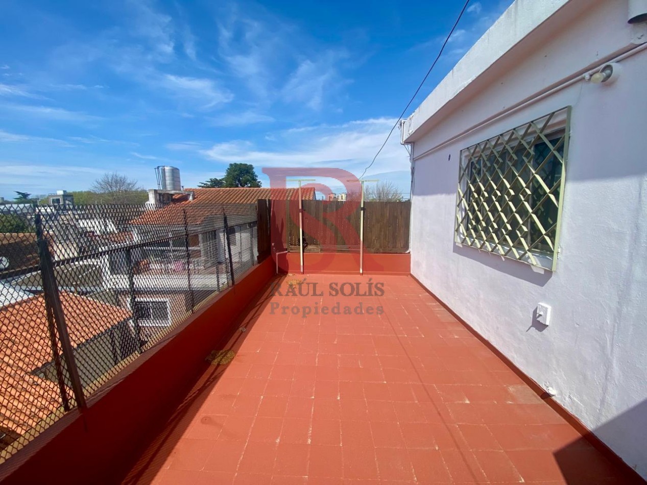 AM. Casa 3 ambientes con Local