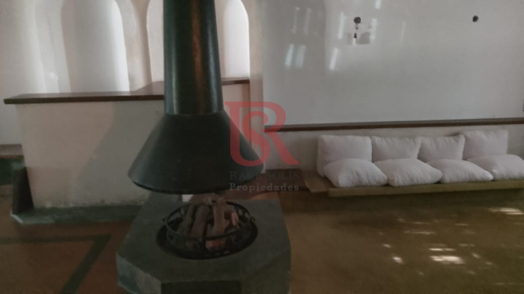 LP - Venta hermosa casa estilo tradicional de 5 ambientes en Barrio Parque, Bernal