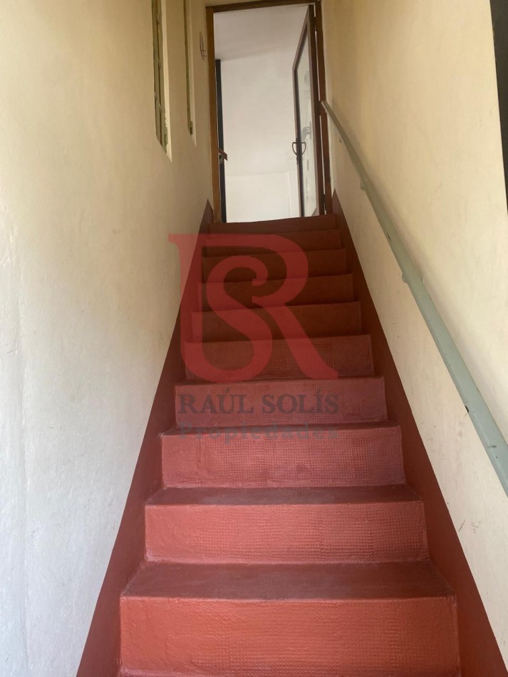 AM. Casa 3 ambientes con Local