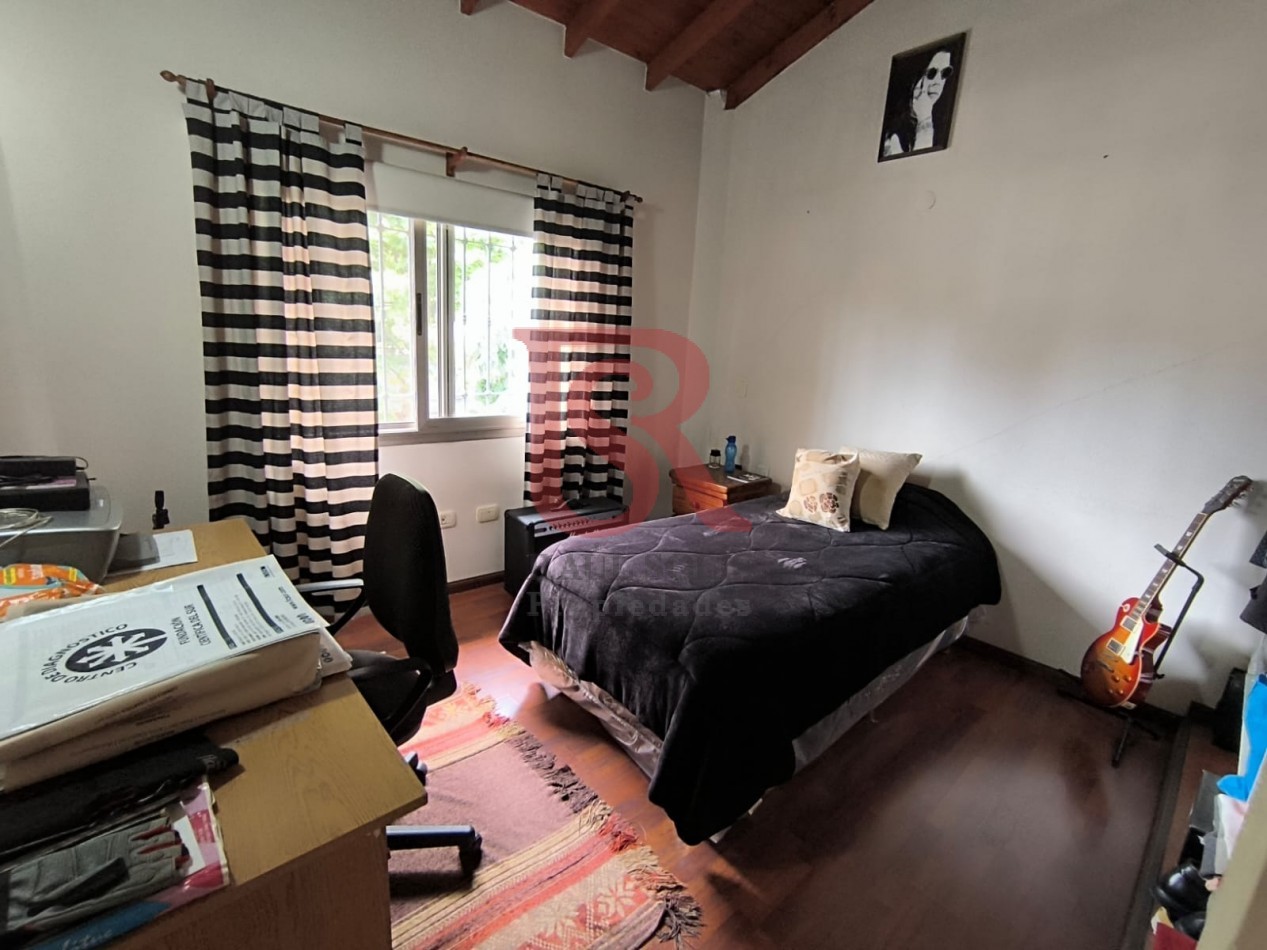 LP - RETASADA Hermosa casa 4 ambientes con quincho, pileta y garaje en Quilmes centro