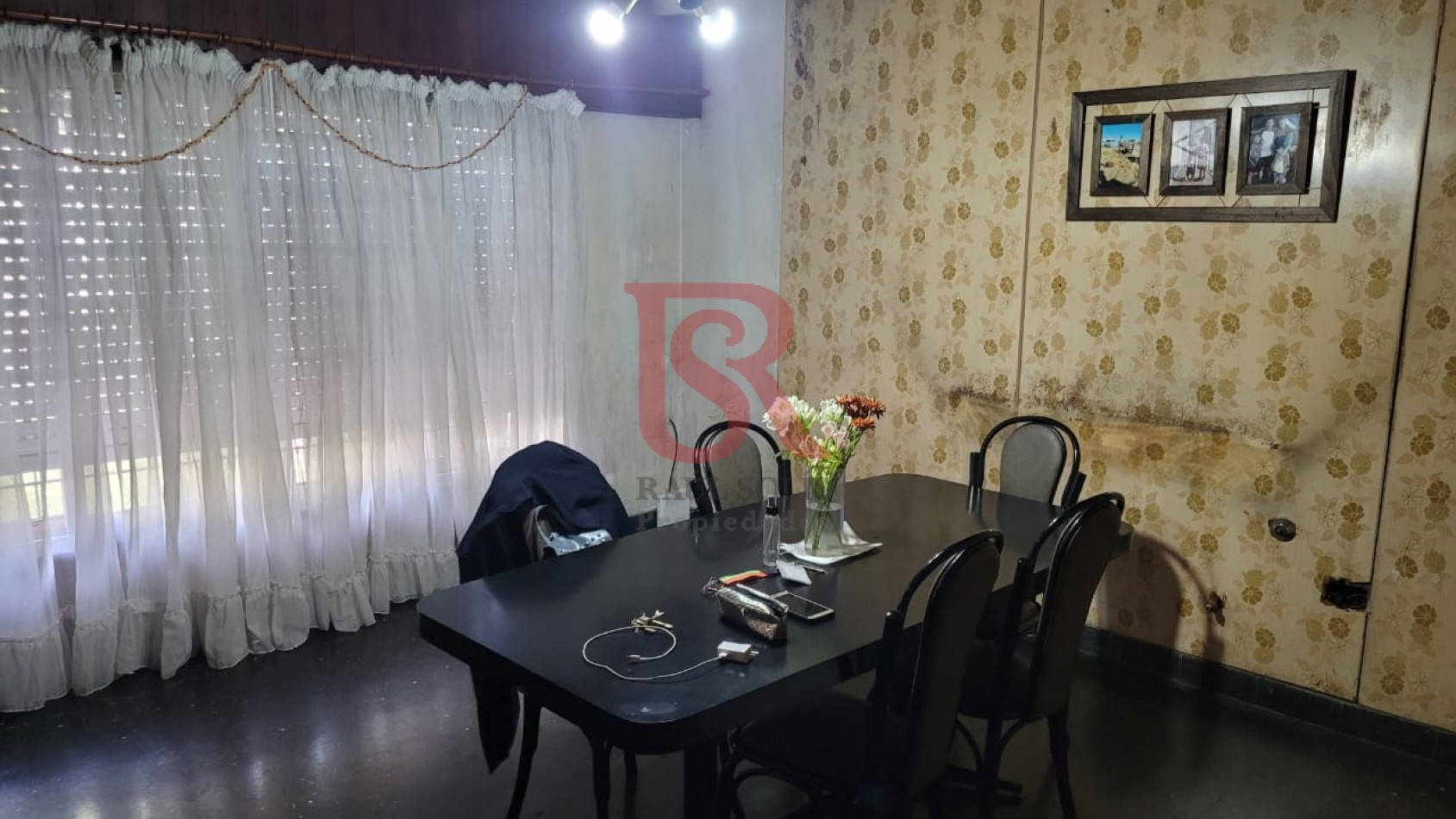 ES- VENTA CASA 5 AMBIENTES CON FONDO APTA CREDITO