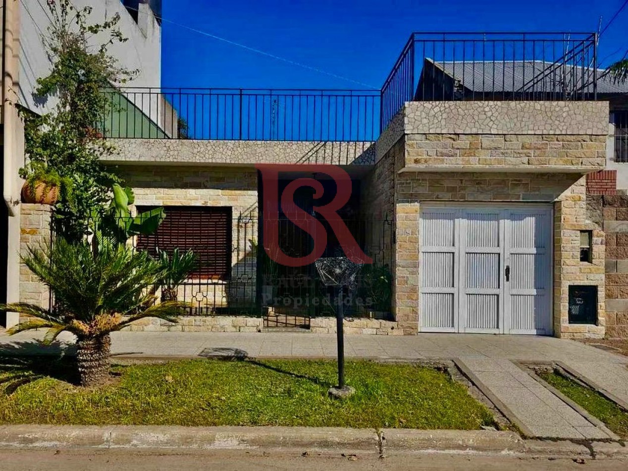 AM. Excelente Casa en Venta 3 ambientes con cochera - Quilmes Oeste