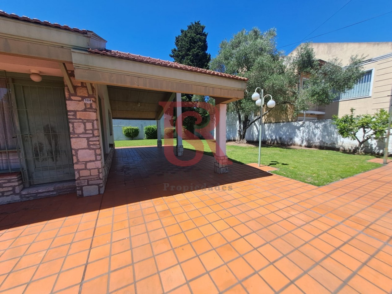 GZ- Imponente Casa en Esquina 