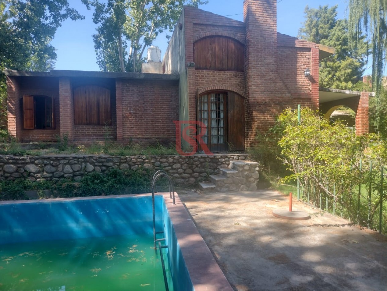 MS - Hermosa Cabaña en Venta en Potrero de los Funes! Disfruta la naturaleza y la tranquilidad en esta encantadora cabaña de dos plantas, ideal para vivienda permanente o casa de descanso.