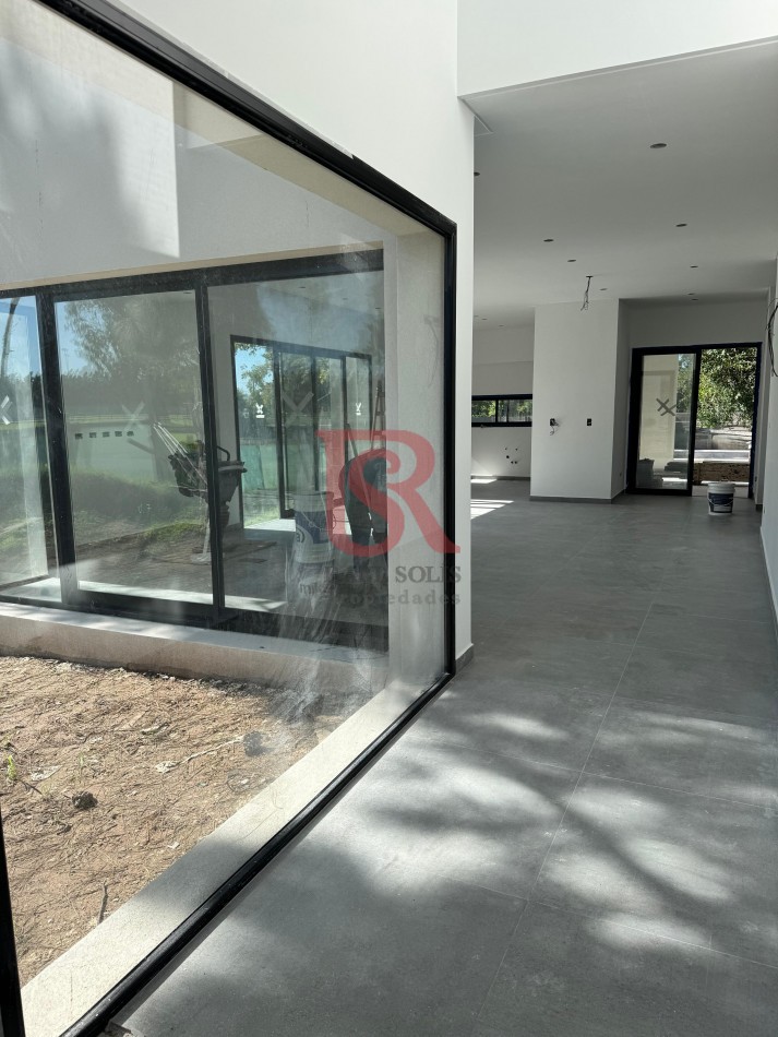 AM. ESPECTACULAR CASA EN VENTA con Piscina - Greenville Polo & Resort