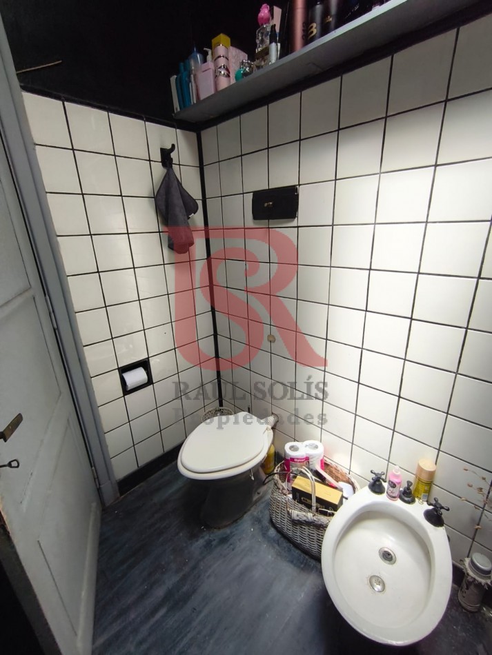 RS - Amplia CASA 3 ambientes con doble salida en Quilmes