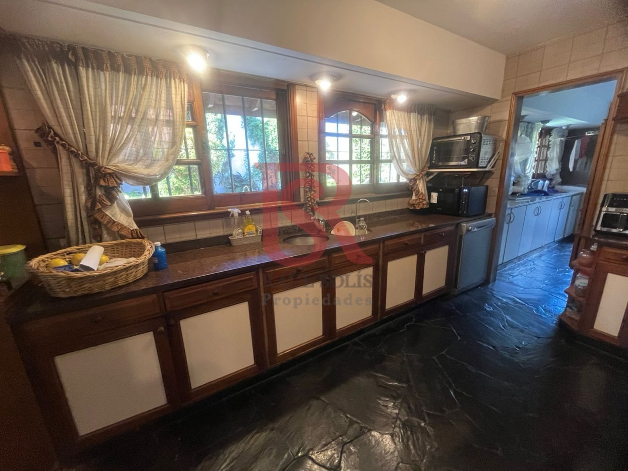 GZ - Gran casa de Categoria desarrollada sobre lote de 13 por 53 (Impecable)