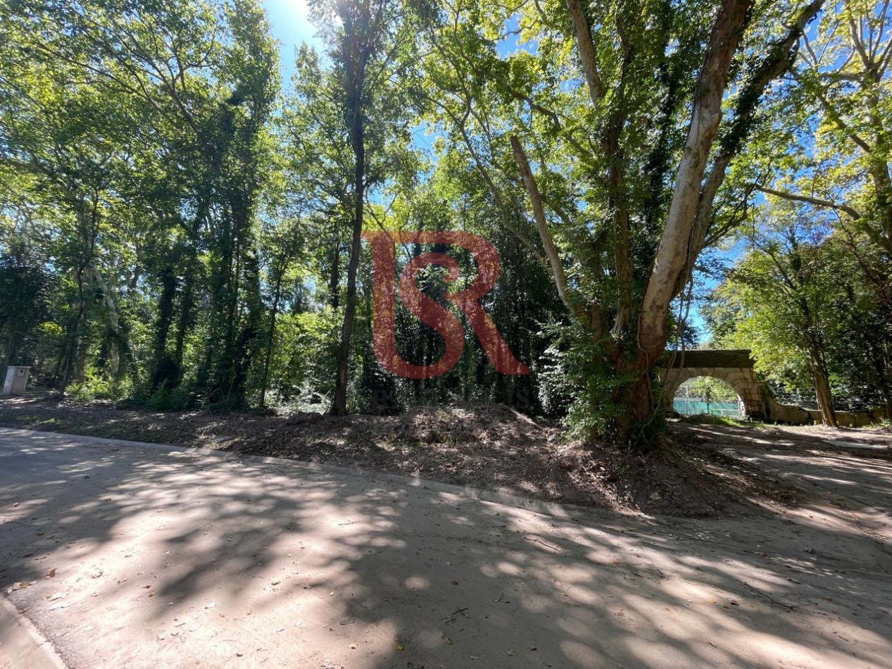 LP - VENTA! Lote en FINCAS DE HUDSON 700Mts. Financiacion o permuta. 