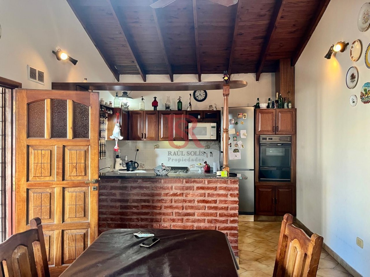GV-Casa 4 ambientes con gran terreno, en muy buena ubicacion