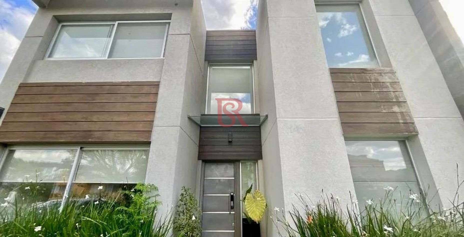 AM. Casa en Venta en Barrio Las Acacias con piscina