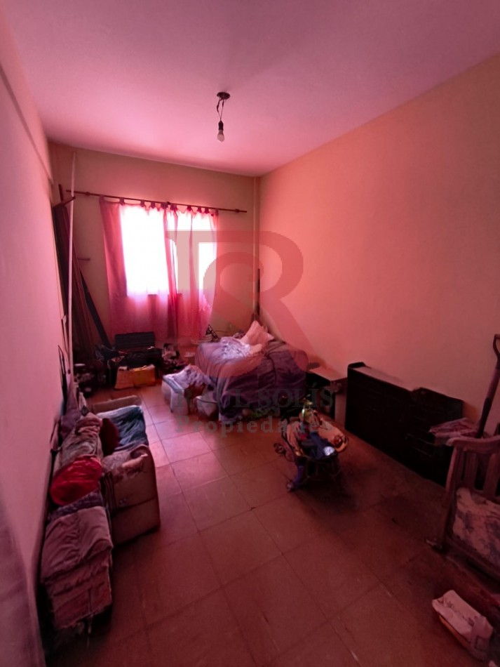 LP - VENTA! Amplio departamento 4 ambientes en Berazategui