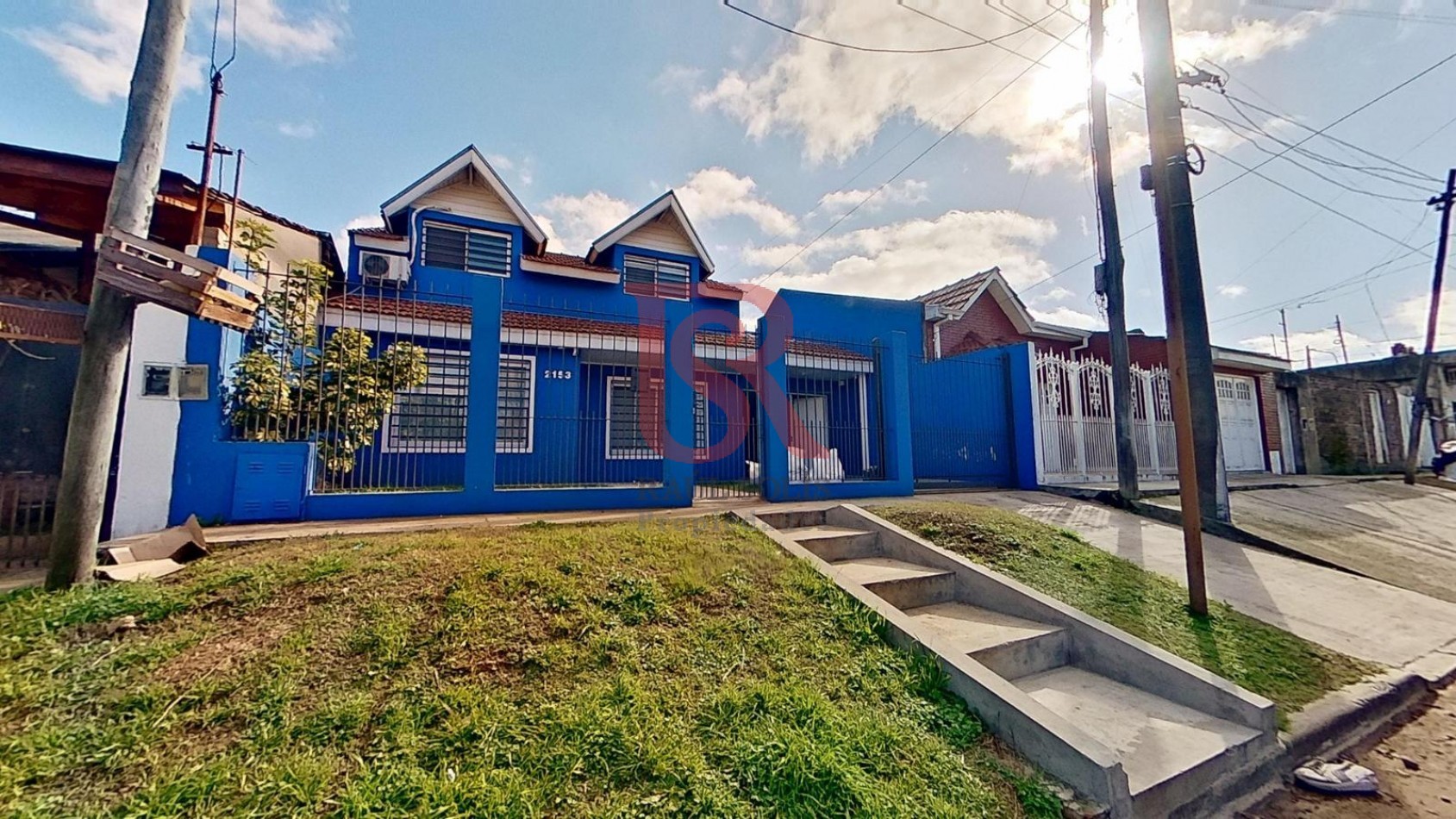 AM. Casa tres ambientes en Venta Quilmes Oeste 