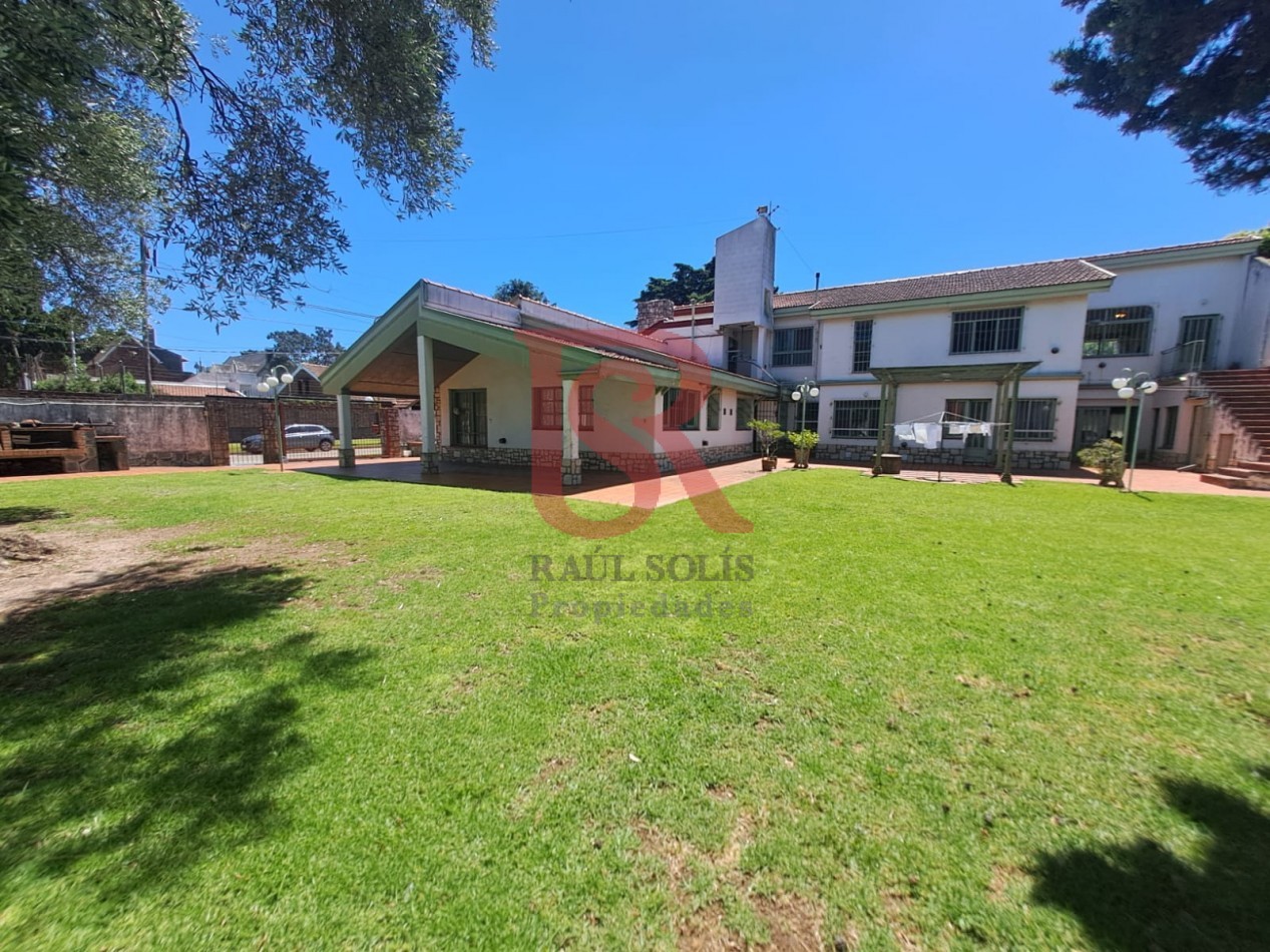 GZ- Imponente Casa en Esquina 