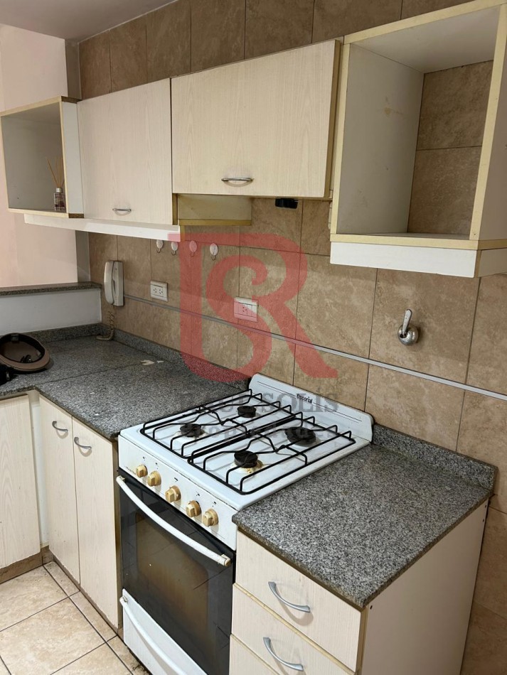 LG Dpto Lomas de Zamora,  2 ambientes muy bien ubicado, luminoso 