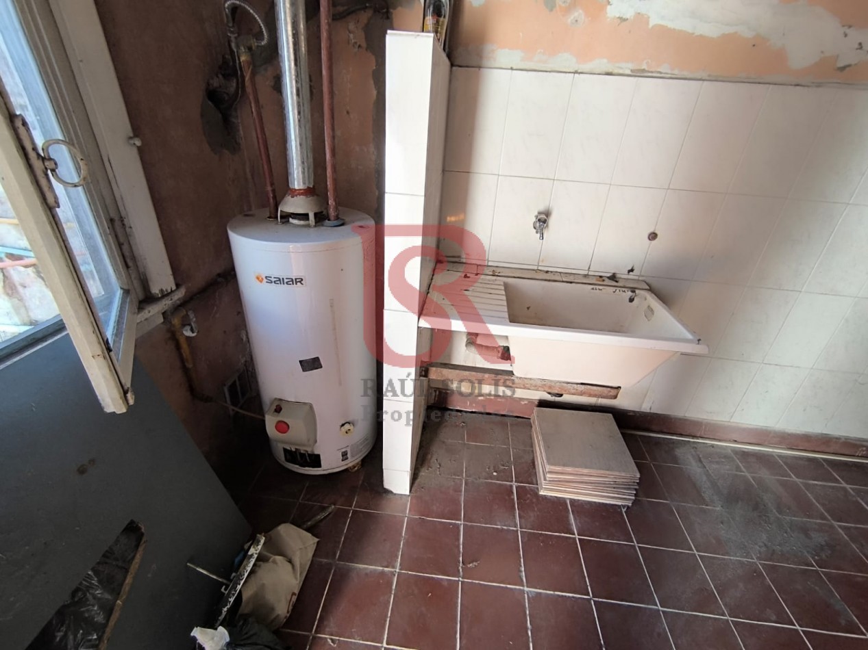 LP - venta hermosa casa con patio y parrilla a metros de la estacion de Don Bosco
