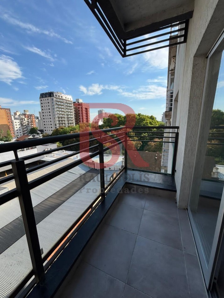 DN - Hermoso departamento 2 ambientes con cochera en Quilmes Centro 