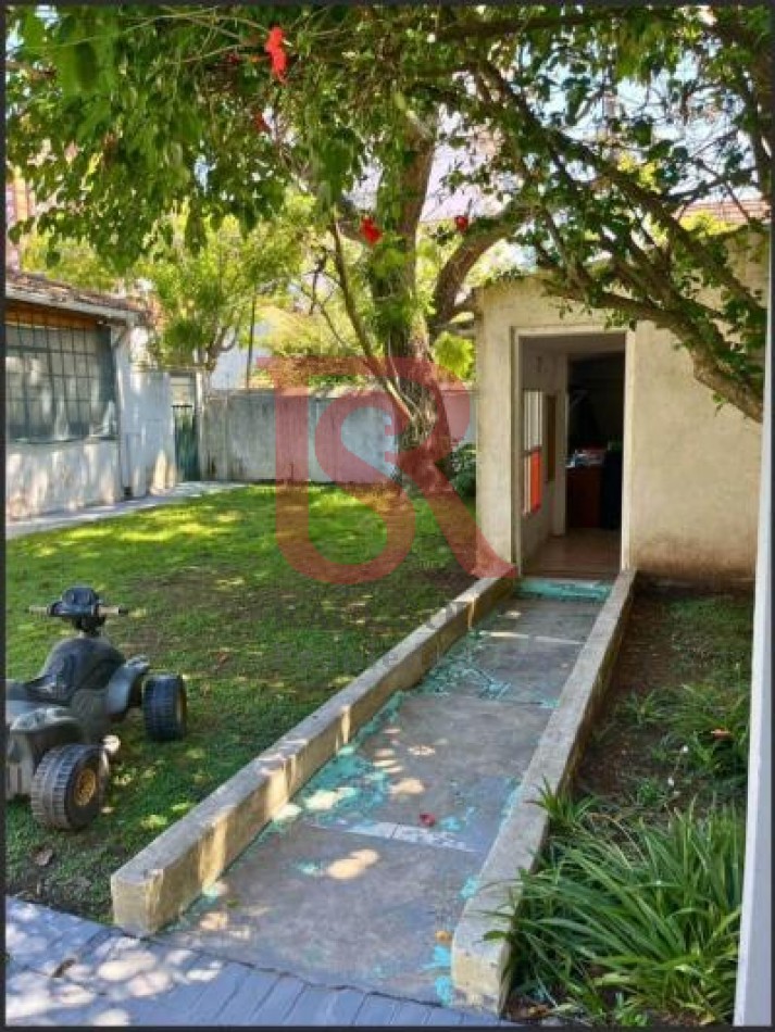 DN - Casa en alquiler sobre dos lotes, apta uso comercial o profesional  en Quilmes Centro 
