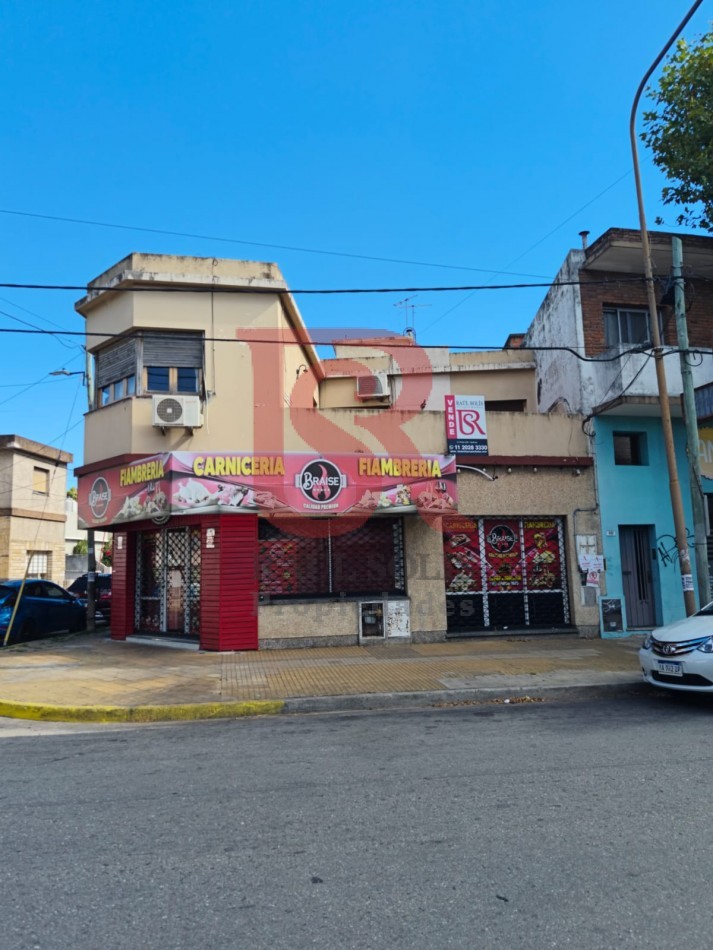 LP - Venta PH multiambiental en primer piso en Bernal