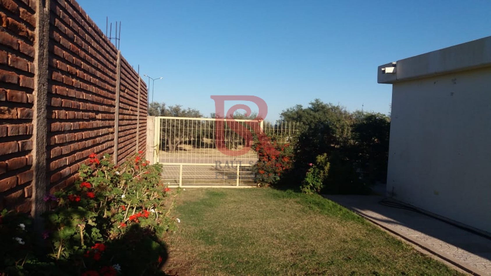 MS-:Venta ¡Tu Nuevo Hogar en Ciudad de la Punta! Encantadora casa de dos habitaciones con vistas impresionantes a las sierras.