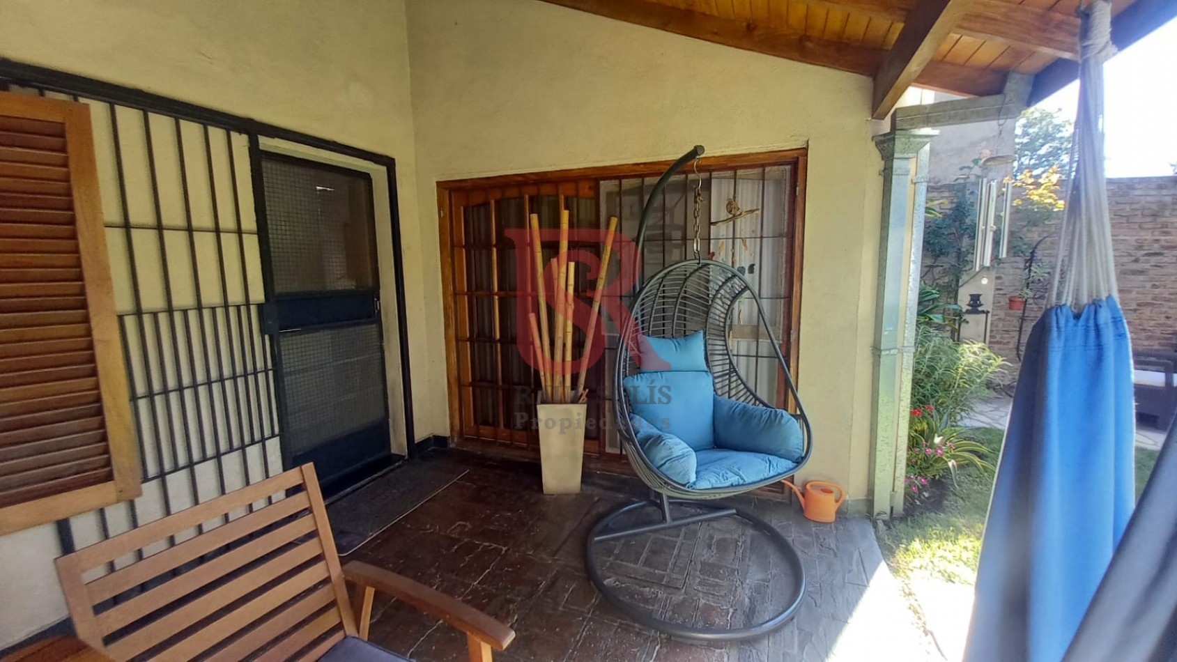 DN - Hermosa casa en venta con pileta en Quilmes Oeste! Apto credito