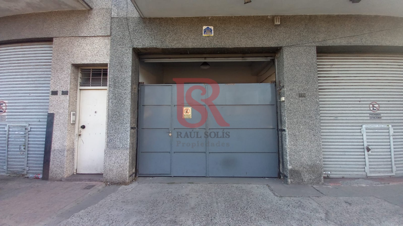 DN - Galpon con oficinas y dos baños en venta!! Av. La Plata