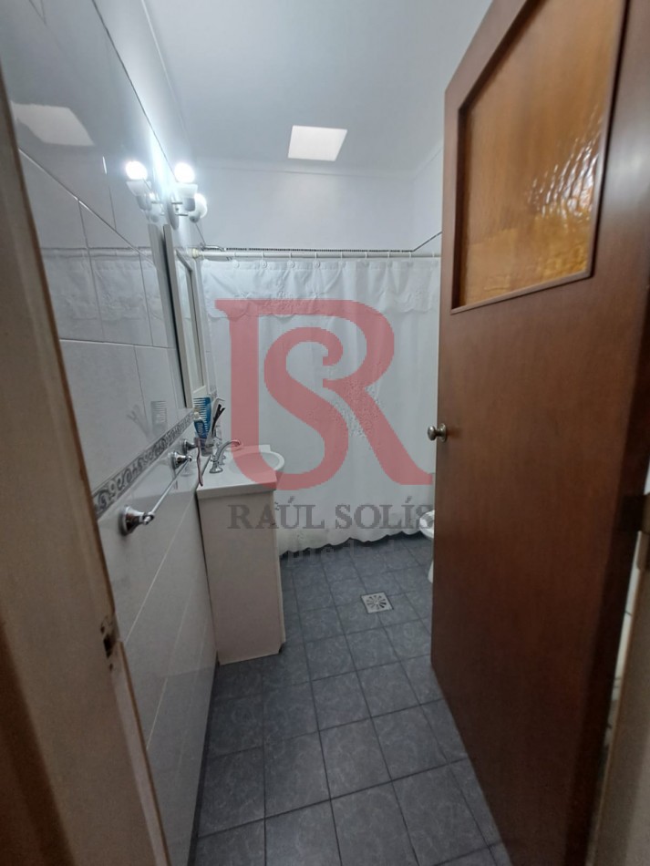 GZ - Casa tres ambientes Excelente  Estado  cochera 