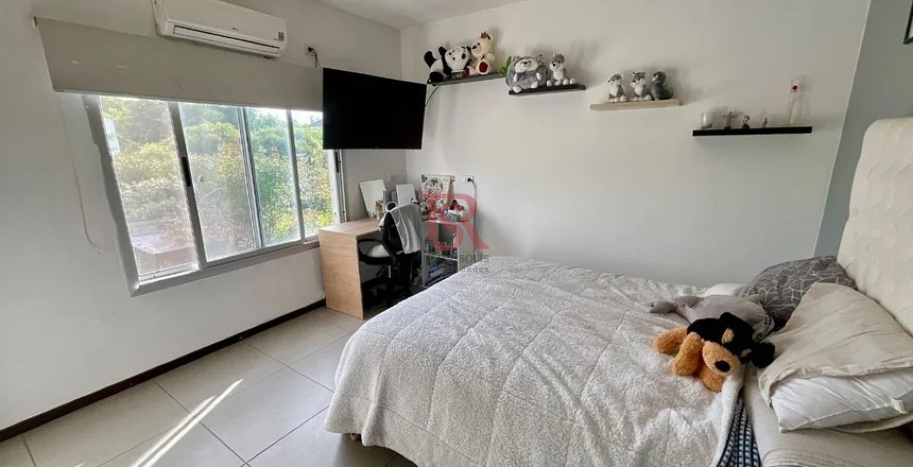 AM. Casa en Venta en Barrio Las Acacias con piscina