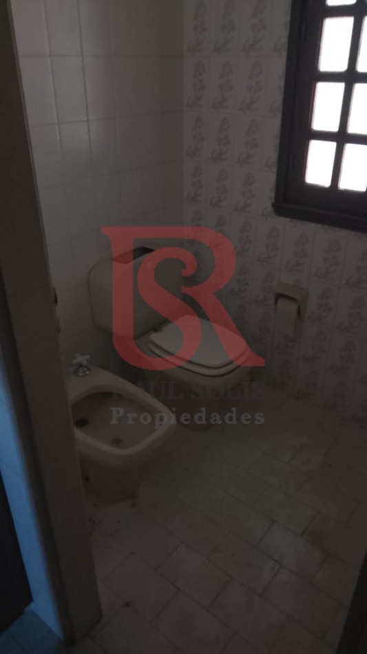LP - Venta hermosa casa estilo tradicional de 5 ambientes en Barrio Parque, Bernal